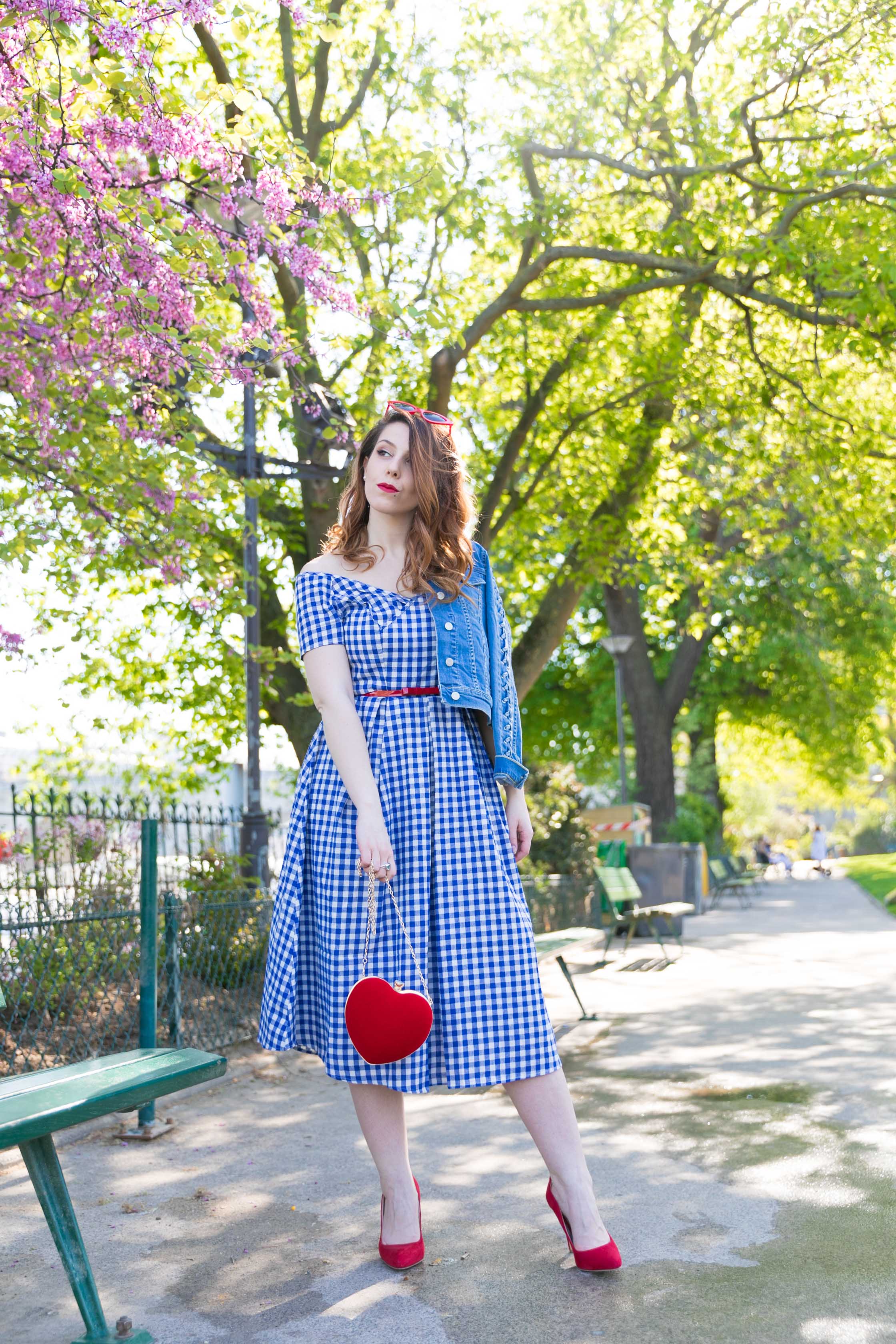 sac coeur rouge robe retro vichy bleue veste en jean tresse ile de la cite paris charlie sugar town