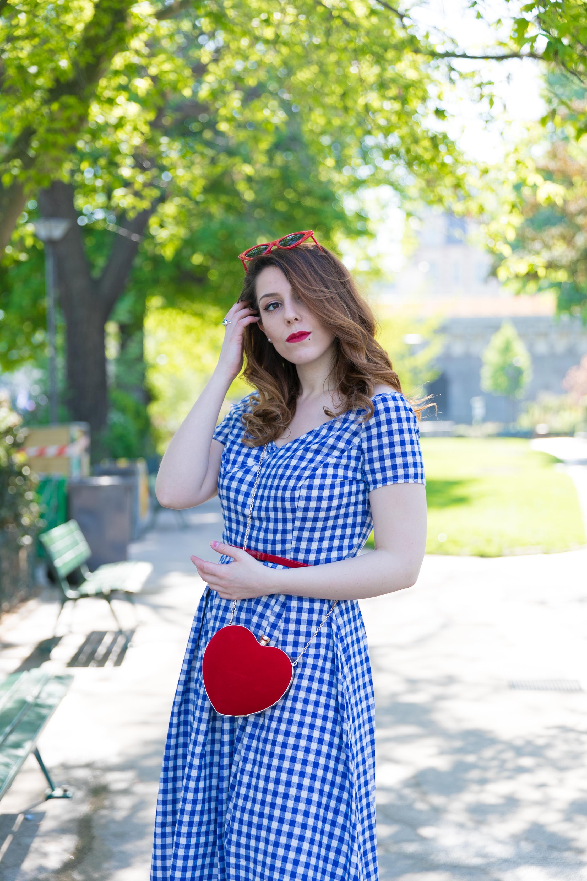 sac coeur rouge robe retro vichy bleue veste en jean tresse ile de la cite paris charlie sugar town