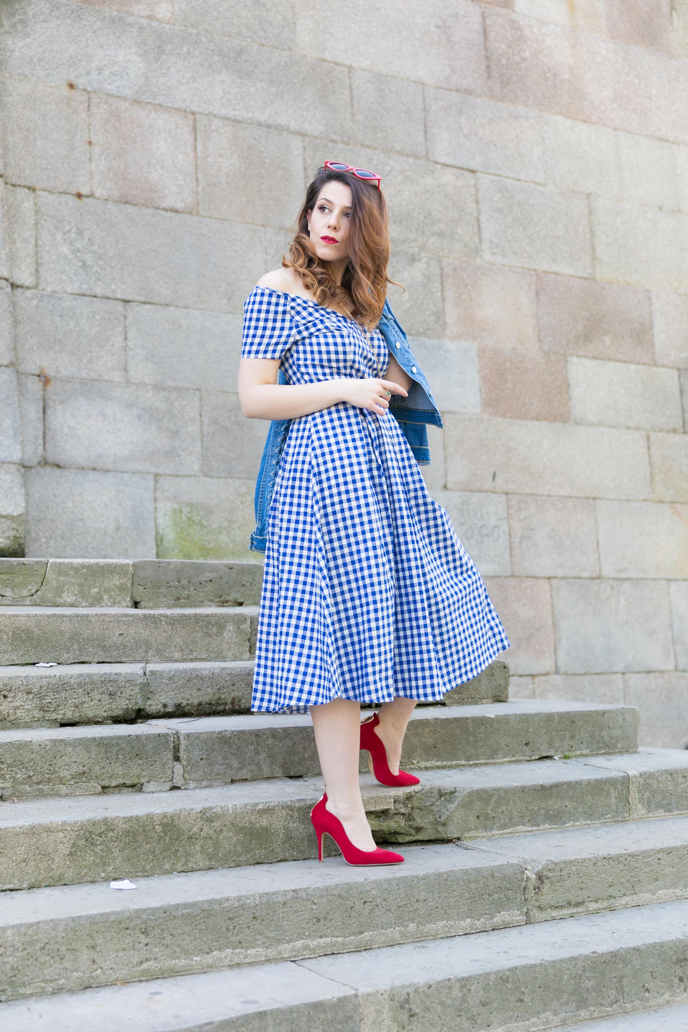 sac coeur rouge robe retro vichy bleue veste en jean tresse ile de la cite paris charlie sugar town