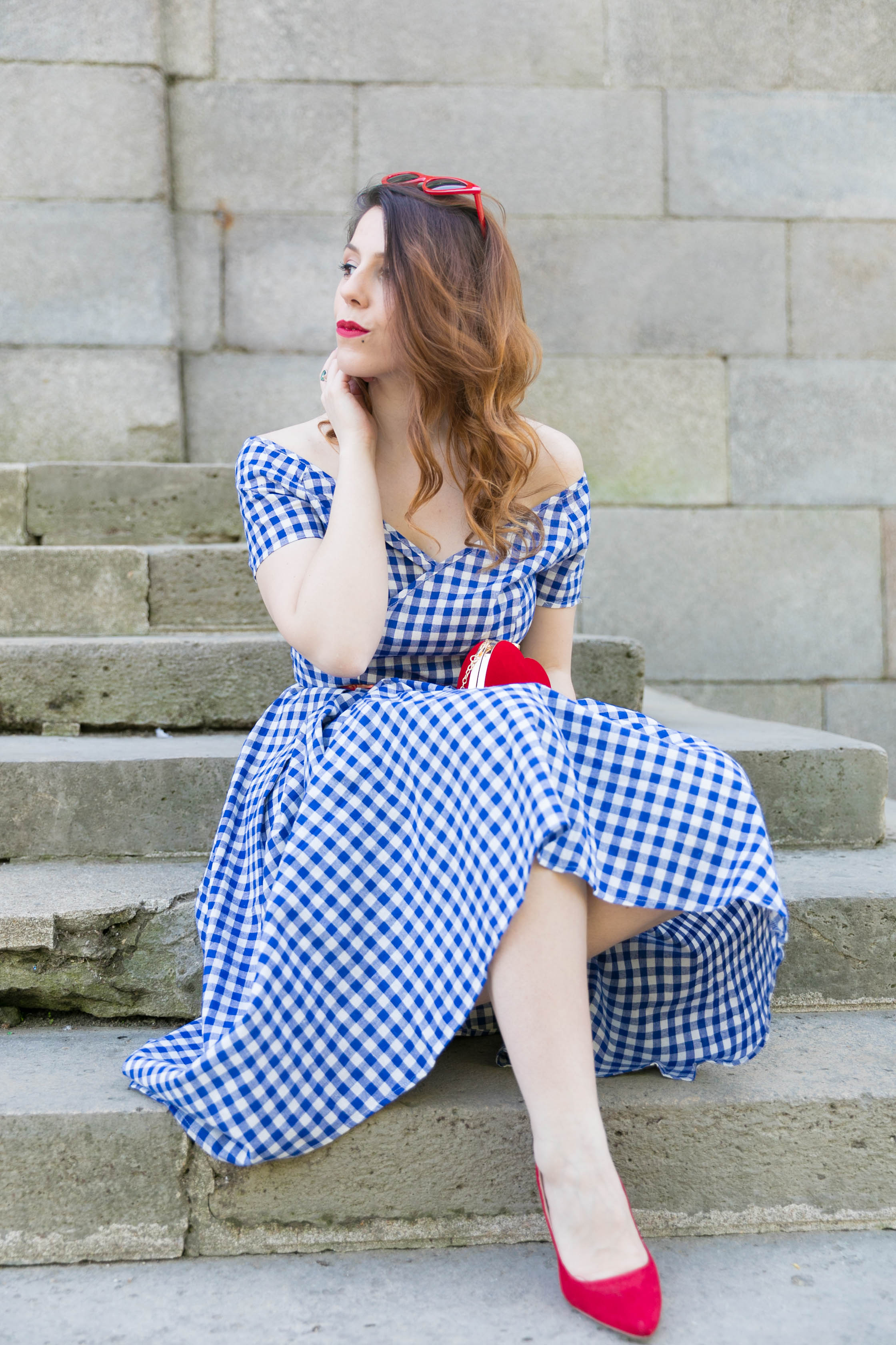 sac coeur rouge robe retro vichy bleue veste en jean tresse ile de la cite paris charlie sugar town