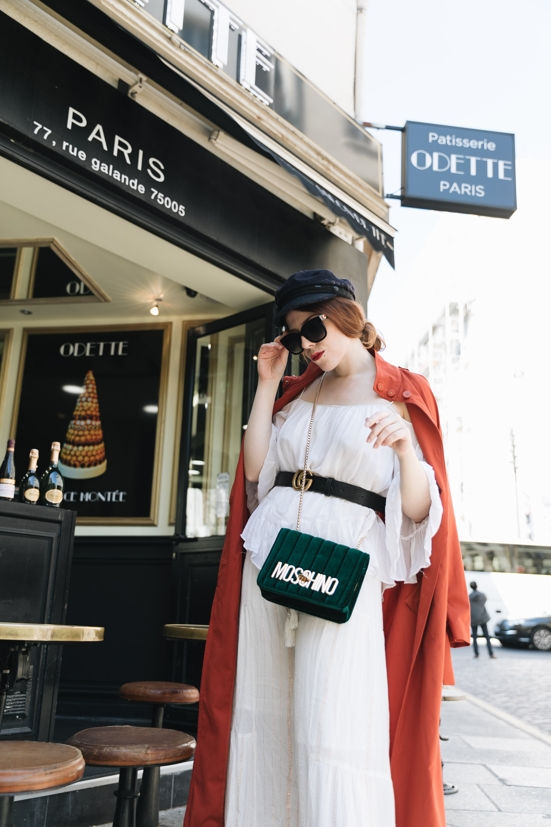 trench orange pantalon oversize tenue mode patisserie Odette Paris saint michel charlie sugar town