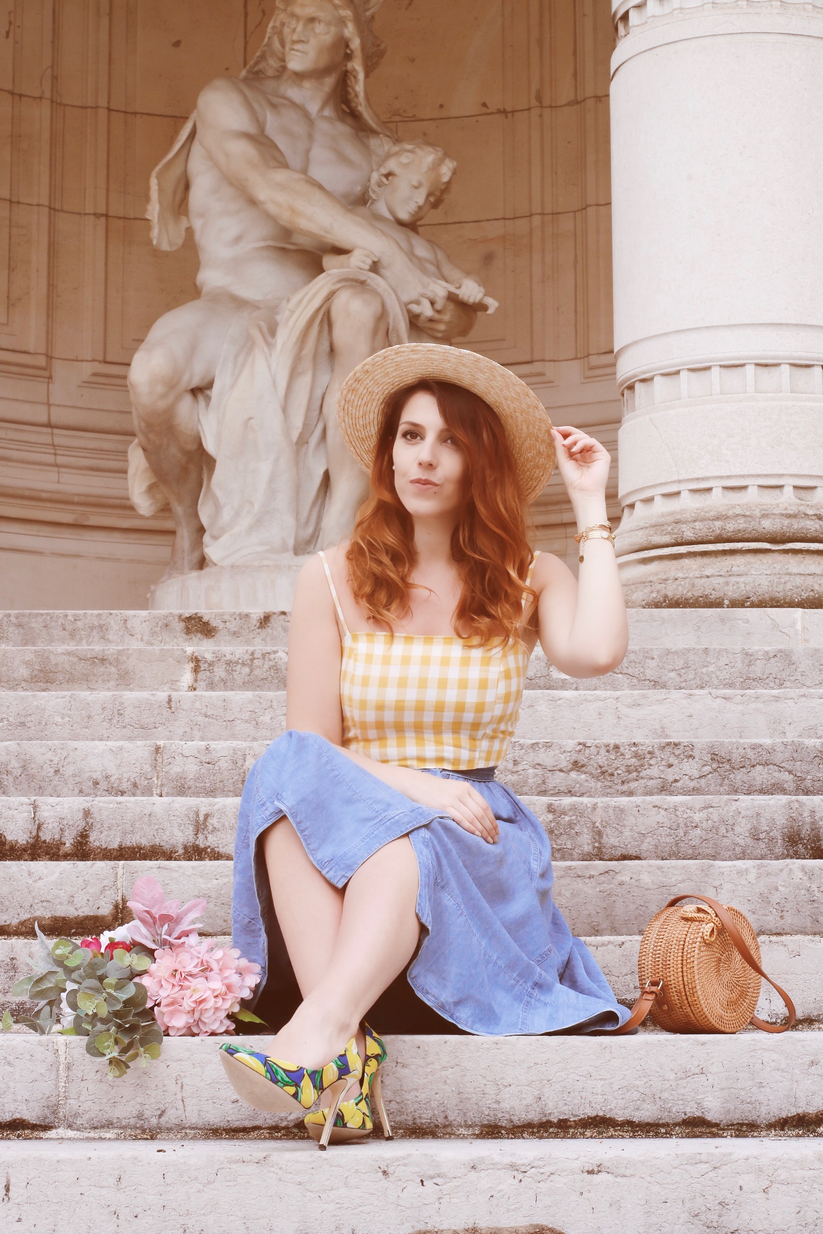 Tenue-retro-parisienne-jupe-denim-paul-and-joe-top-bershka-sac-rotin-musée-galliera-paris-charlie-sugar-town