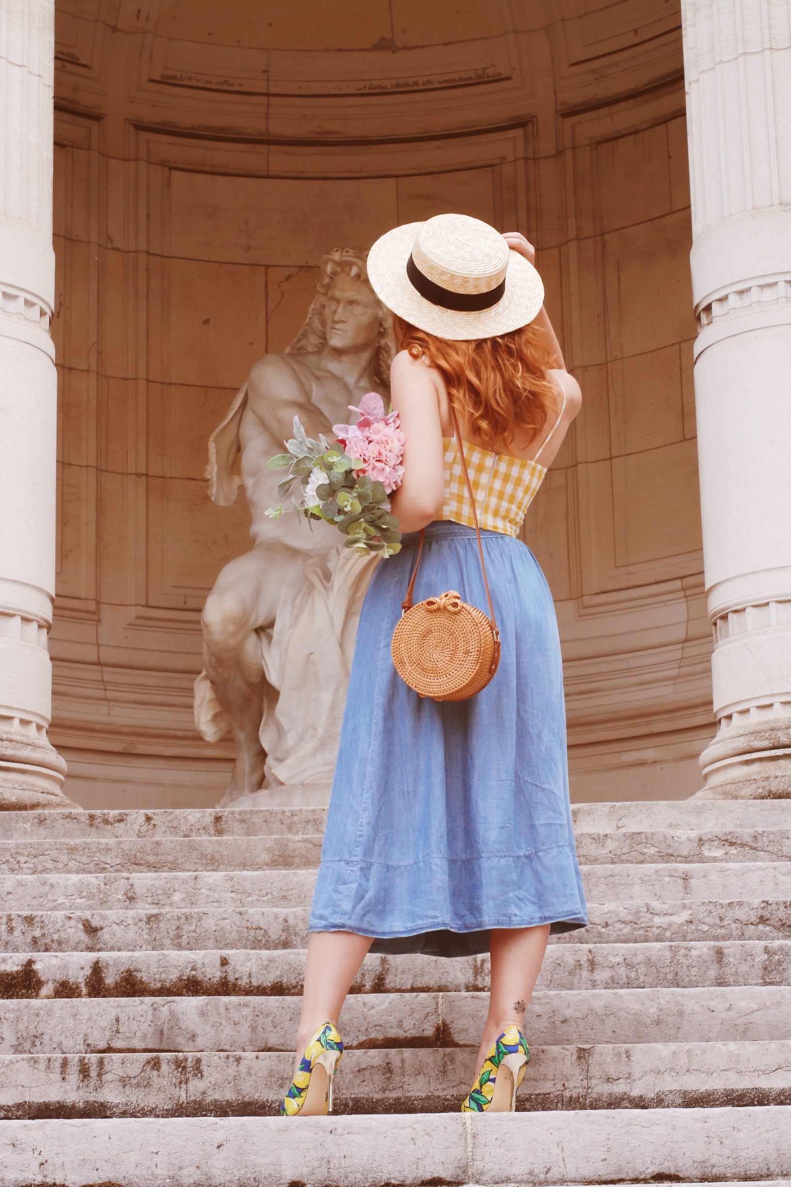 Tenue-rétro-parisienne-jupe-denim-paul-and-joe-top-bershka-sac-rotin-musée-galliera-paris-charlie-sugar-town