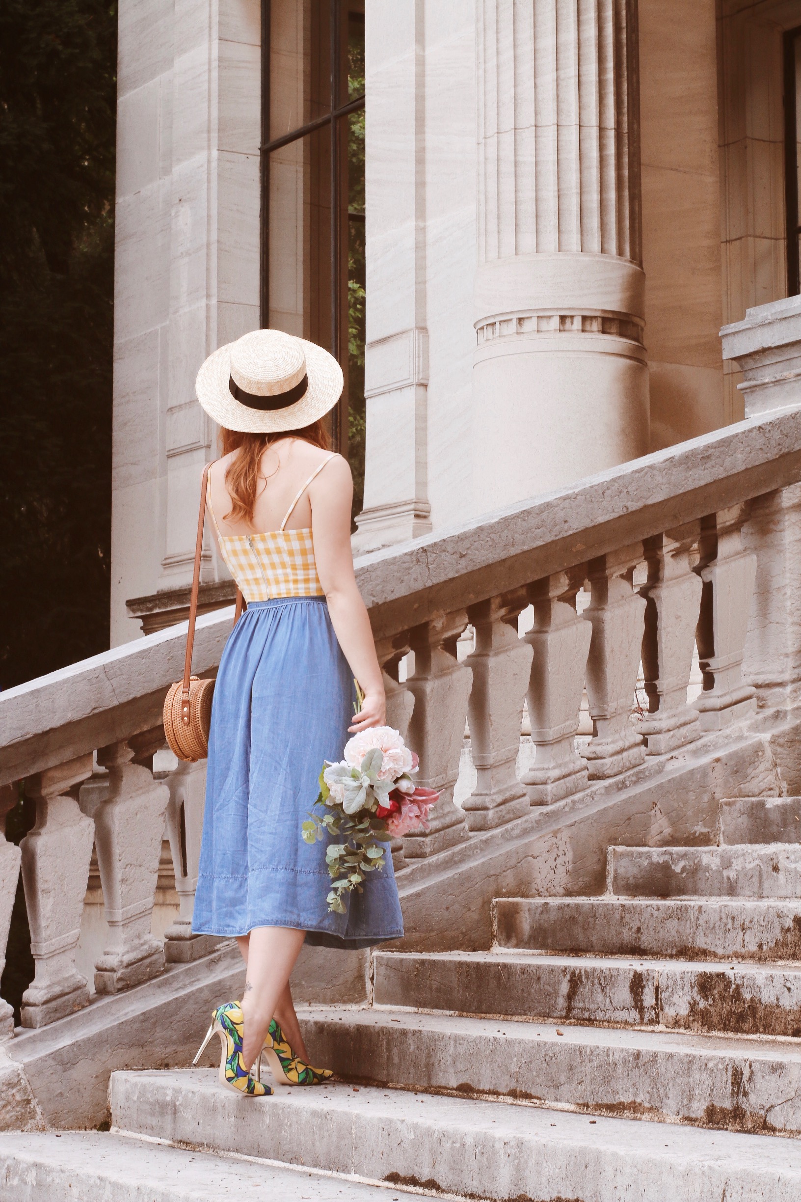 Tenue-retro-parisienne-jupe-denim-paul-and-joe-top-bershka-sac-rotin-musée-galliera-paris-charlie-sugar-town