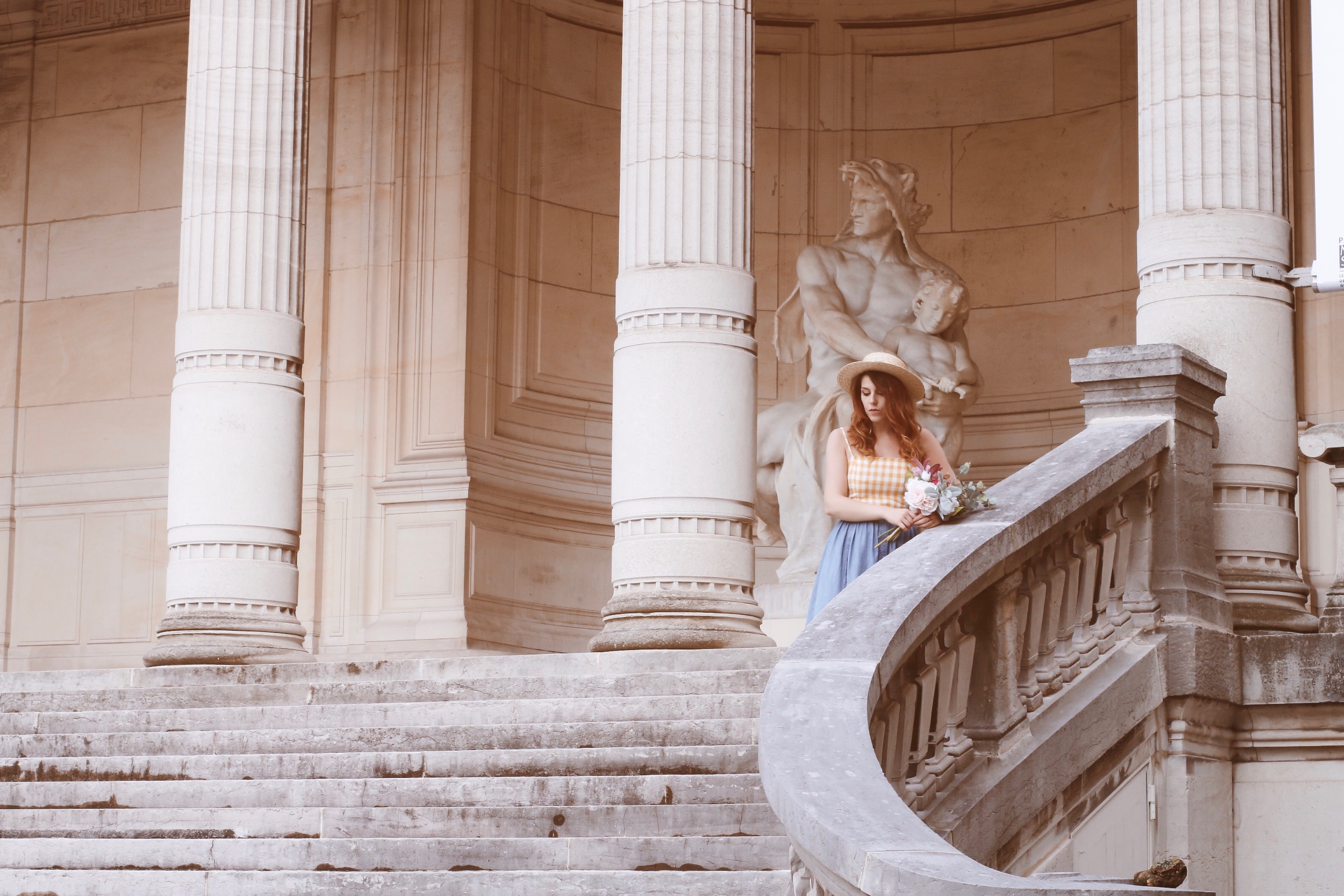 Tenue-retro-parisienne-jupe-denim-paul-and-joe-top-bershka-sac-rotin-musée-galliera-paris-charlie-sugar-town