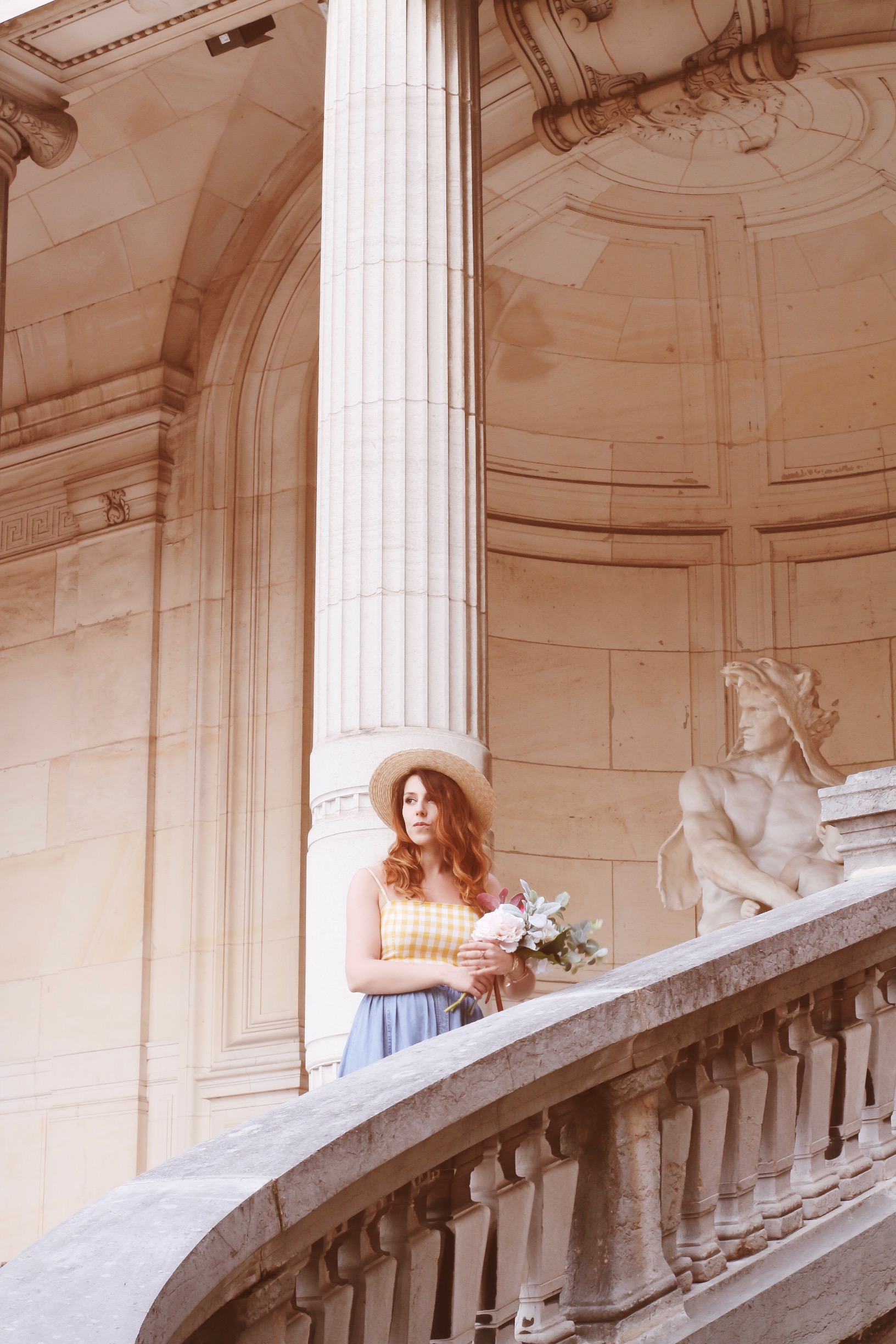 Tenue-retro-parisienne-jupe-denim-paul-and-joe-top-bershka-sac-rotin-musée-galliera-paris-charlie-sugar-town