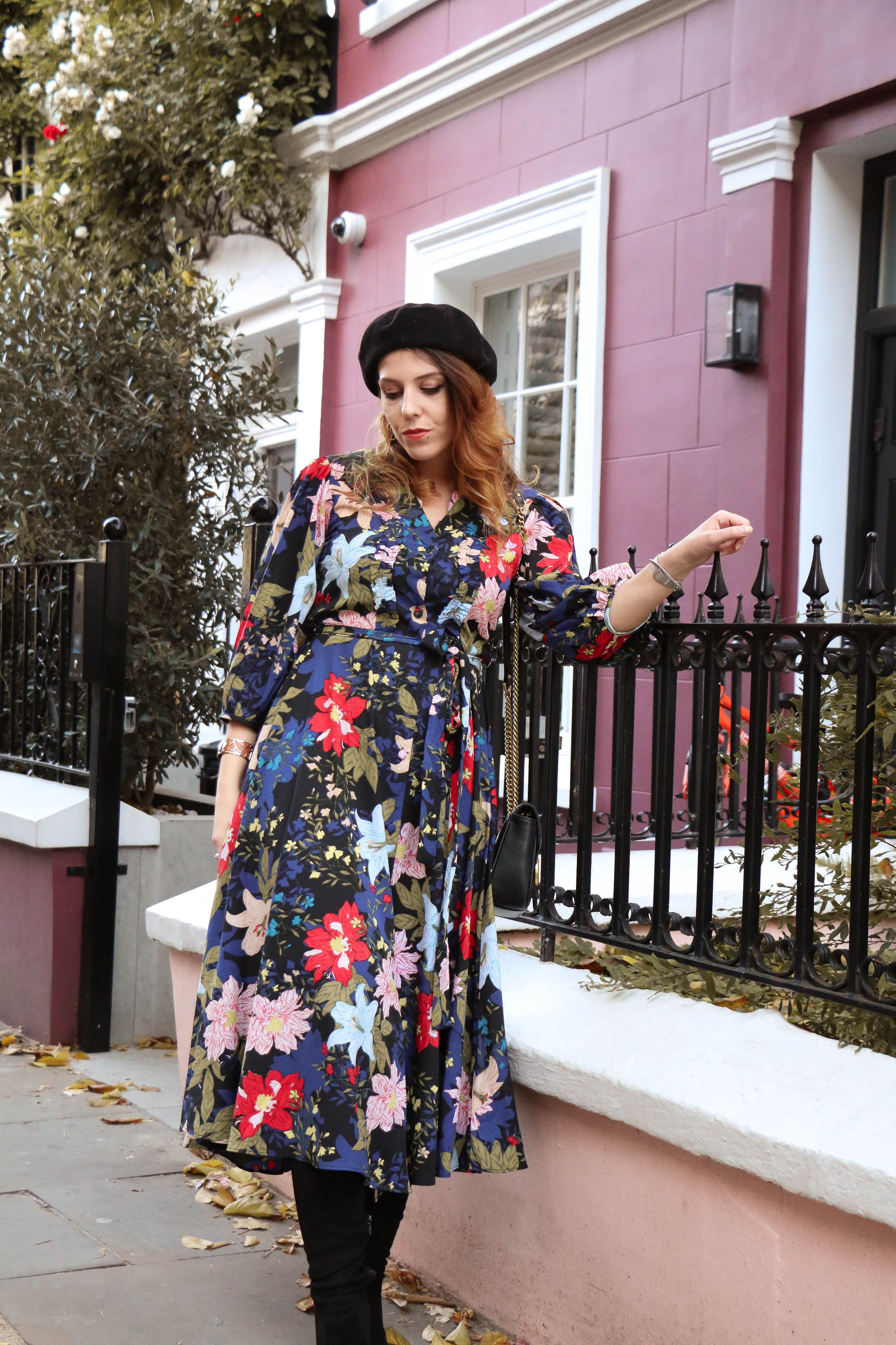 robe rétro 70's derhy imprimée fleurs voyage Londres Notting Hill Tower Brige St Paul blog rétro vintage Charlie sugar town