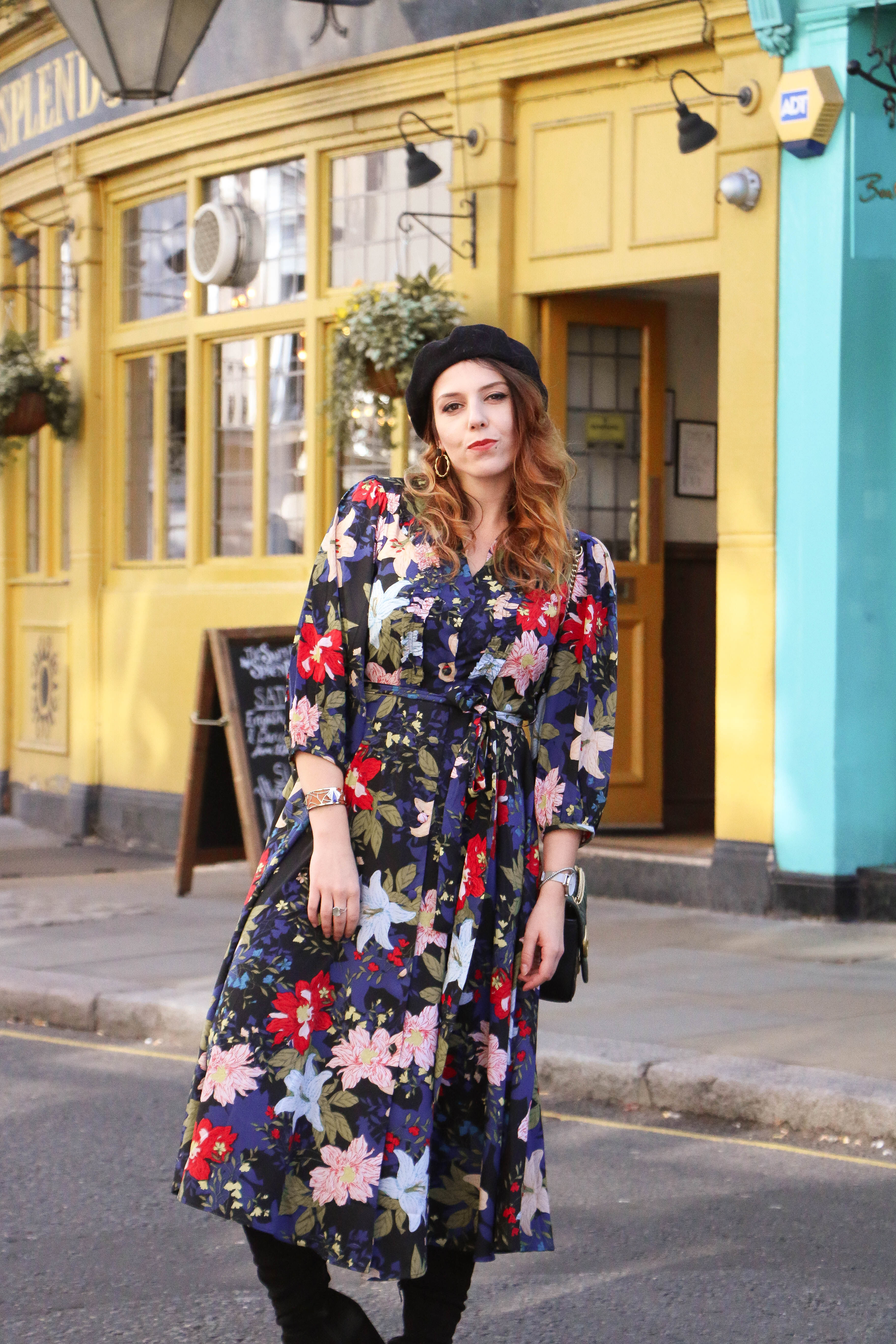 robe rétro 70's derhy imprimée fleurs voyage Londres Notting Hill Tower Brige St Paul blog rétro vintage Charlie sugar town