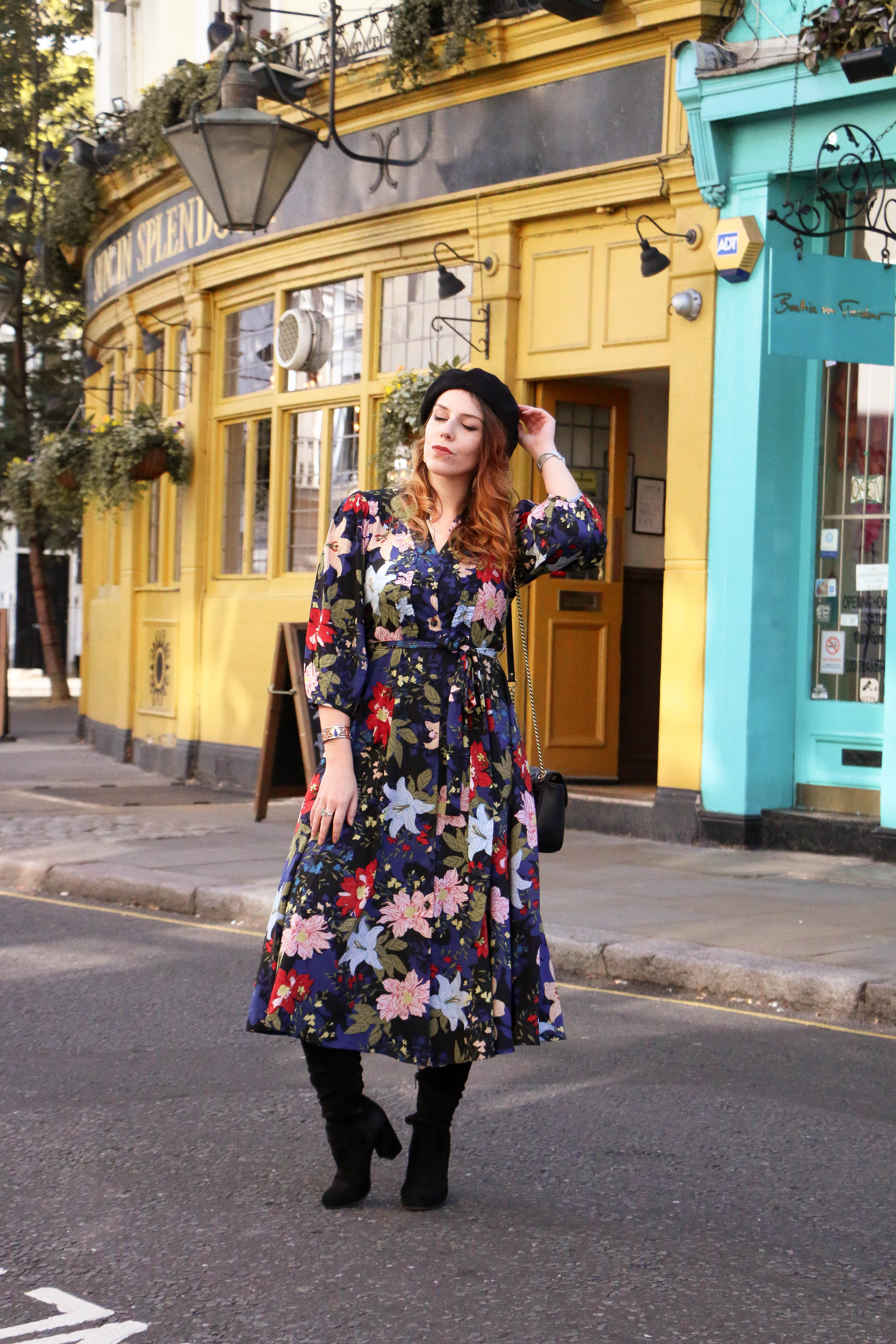 robe rétro 70's derhy imprimée fleurs voyage Londres Notting Hill Tower Brige St Paul blog rétro vintage Charlie sugar town