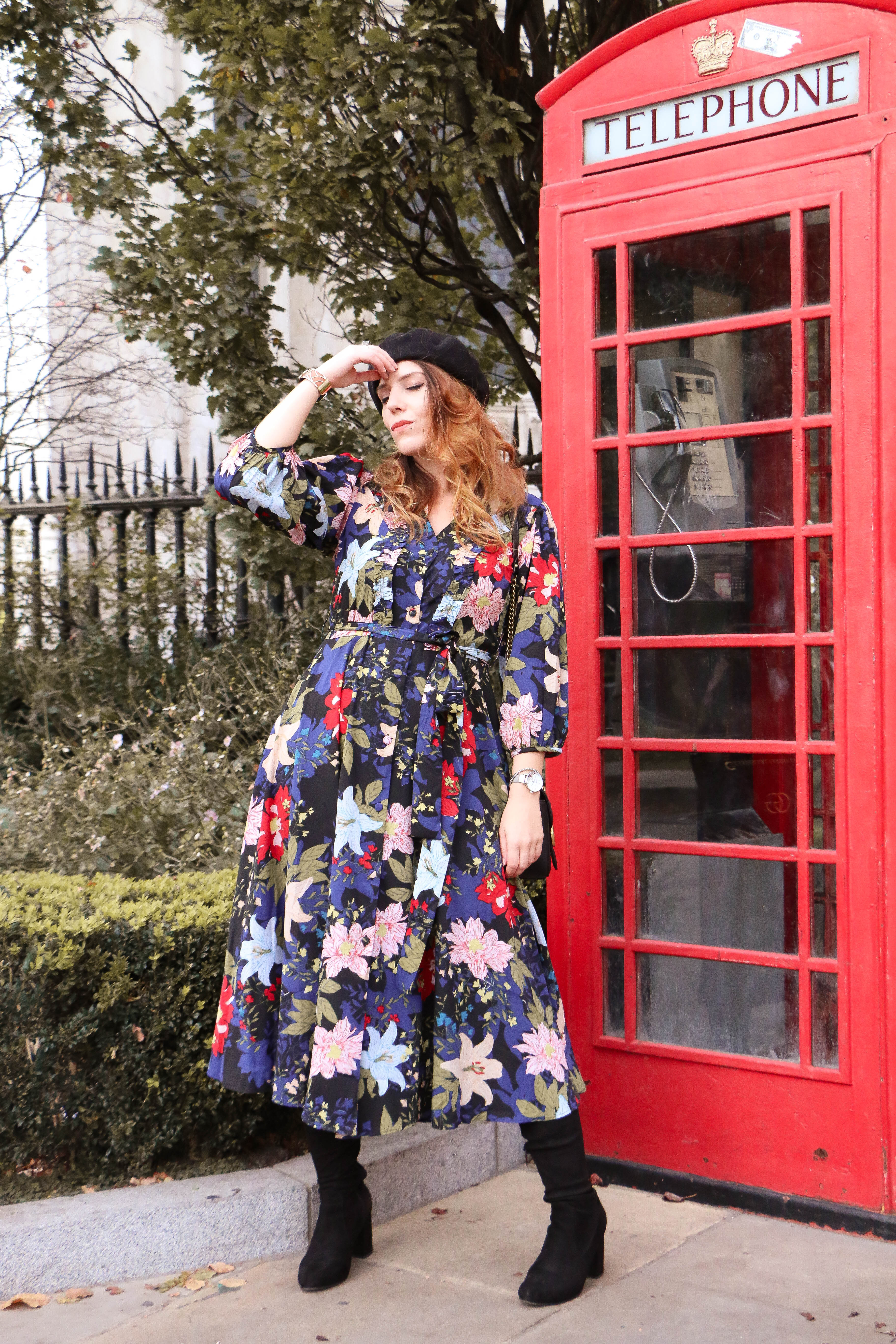 robe rétro 70's derhy imprimée fleurs voyage Londres Notting Hill Tower Brige St Paul blog rétro vintage Charlie sugar town