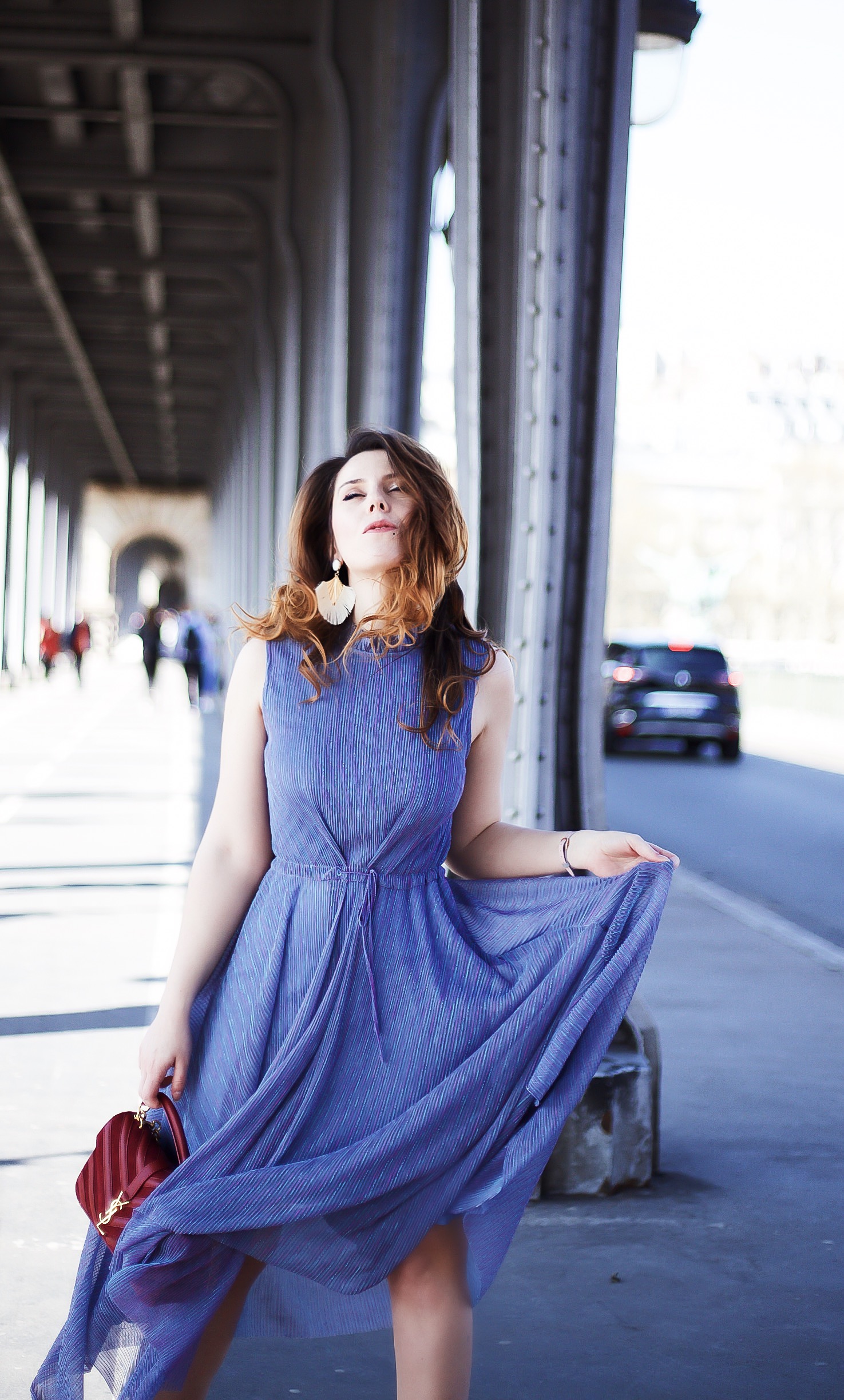 Robe légère et fluide Derhy montre Les Georgettes. Tenue style année 20 Charlie Sugar Town Paris quartier Bir Hakeim. Photos : @taro.lawliet