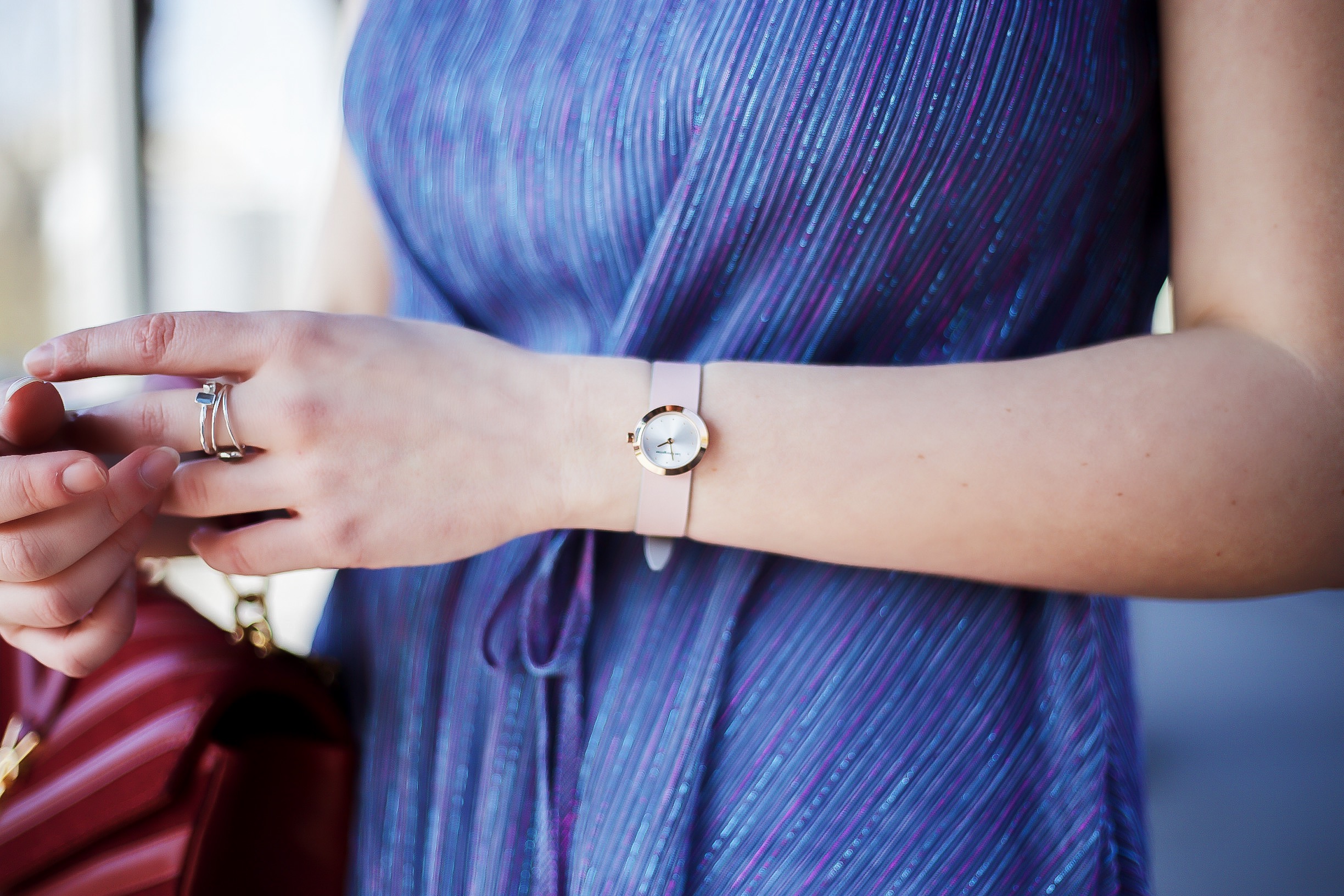 Robe légère et fluide Derhy montre Les Georgettes. Tenue style année 20 Charlie Sugar Town Paris quartier Bir Hakeim. Photos : @taro.lawliet