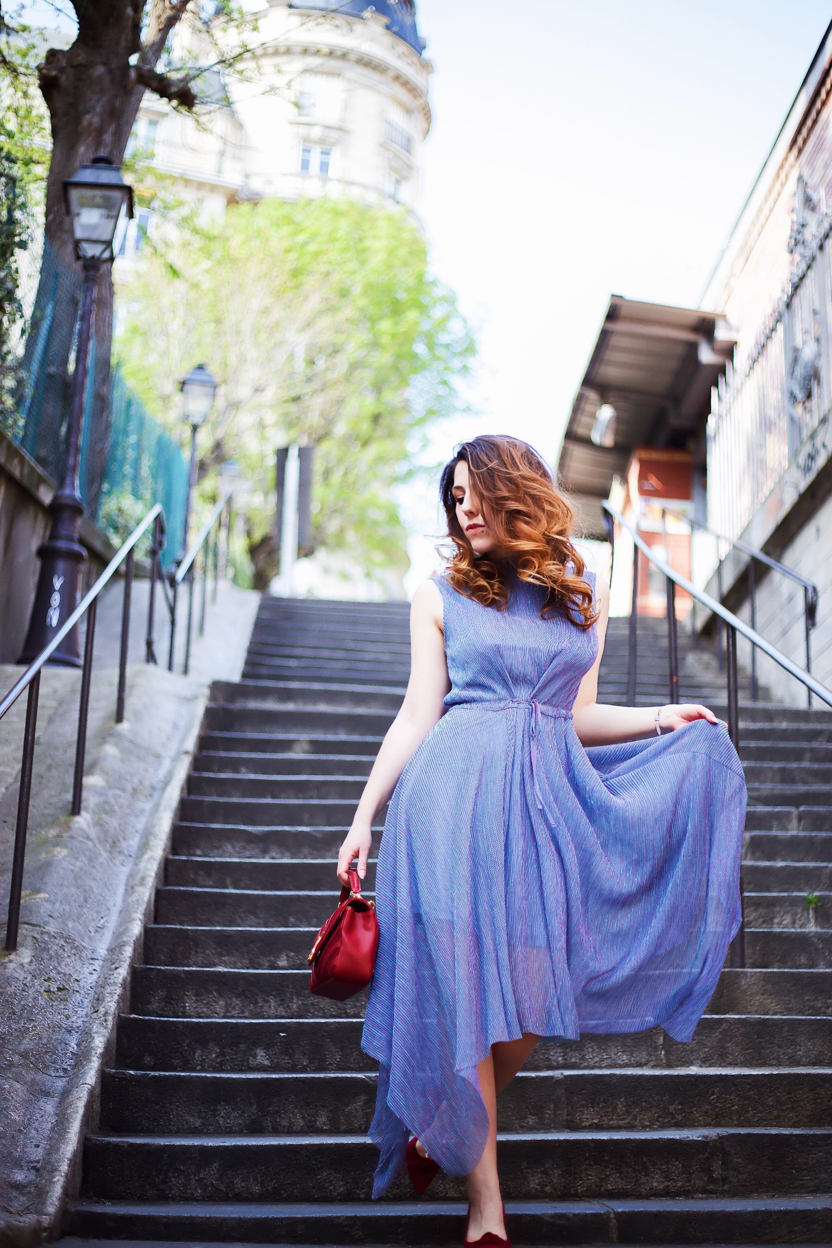 Robe légère et fluide Derhy montre Les Georgettes. Tenue style année 20 Charlie Sugar Town Paris quartier Bir Hakeim. Photos : @taro.lawliet