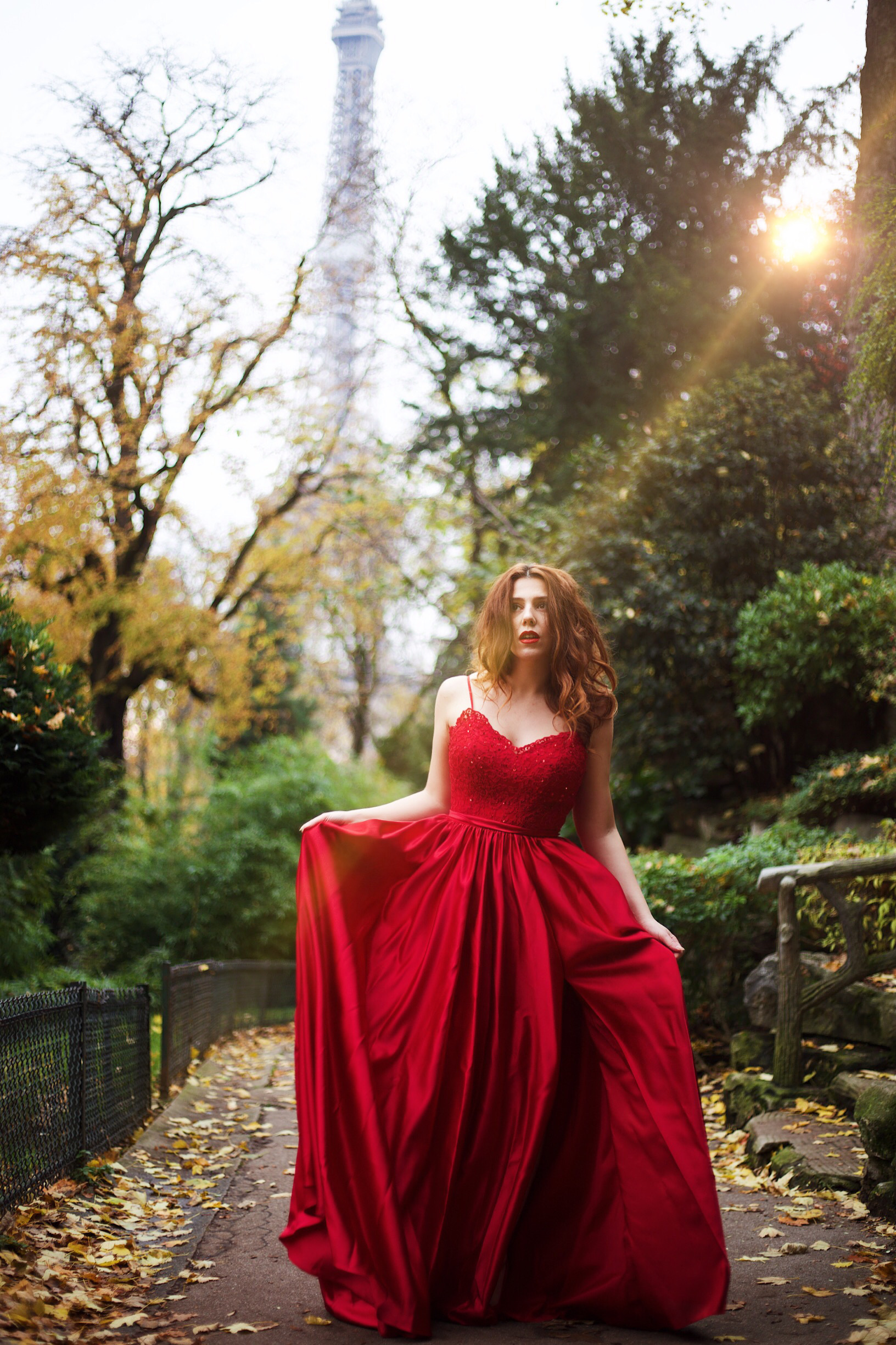 Robes de soirée rouge princesse réveillon noël paris trocadero prom dress